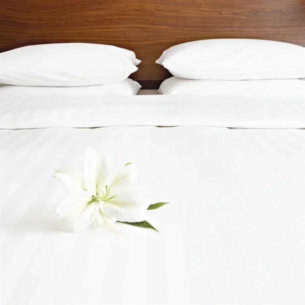 GT840 Mitre Comfort Satin Duvet Cover White Single - JD Catering Equipment Solutions Ltd