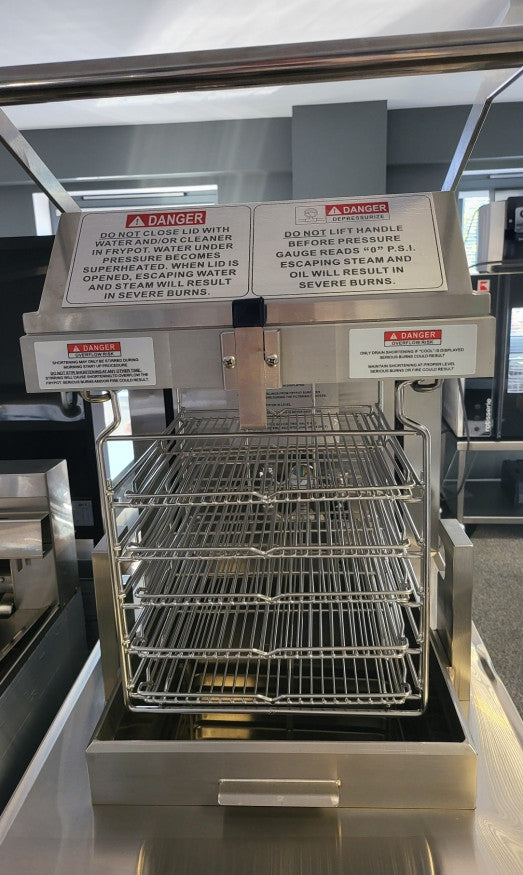 Chefs Range ECE5910 Electric pressure fryer with Filtration with basket lift