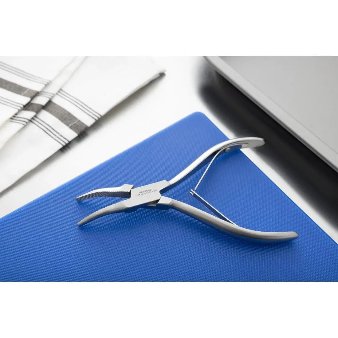 D626 Curved Blade Salmon Tweezers - JD Catering Equipment Solutions Ltd