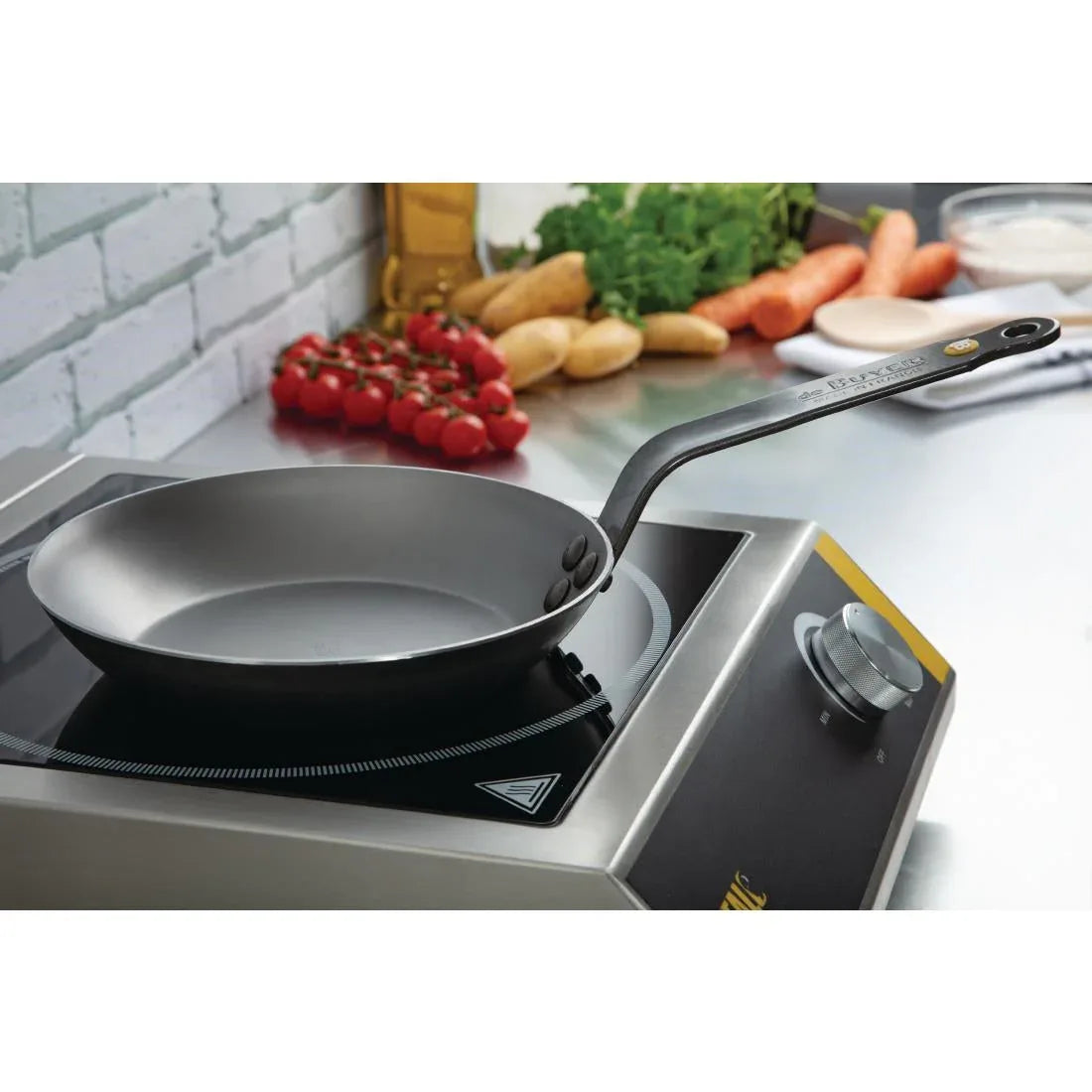 DN896 De Buyer Mineral B Black Iron Induction Frying Pan 200mm - JD Catering Equipment Solutions Ltd