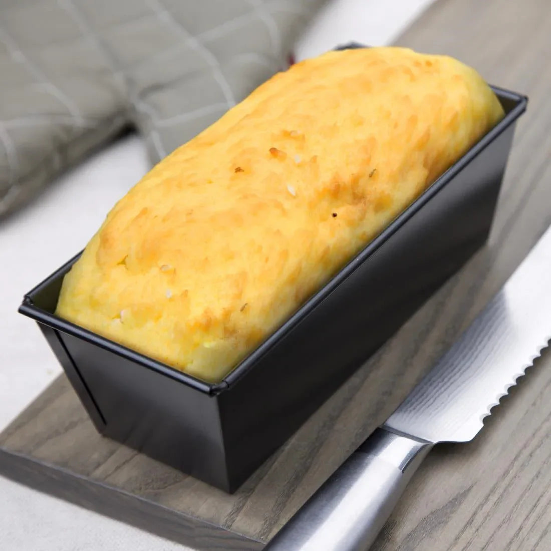 GD075 Vogue Non-Stick Loaf Tin 180mm - JD Catering Equipment Solutions Ltd