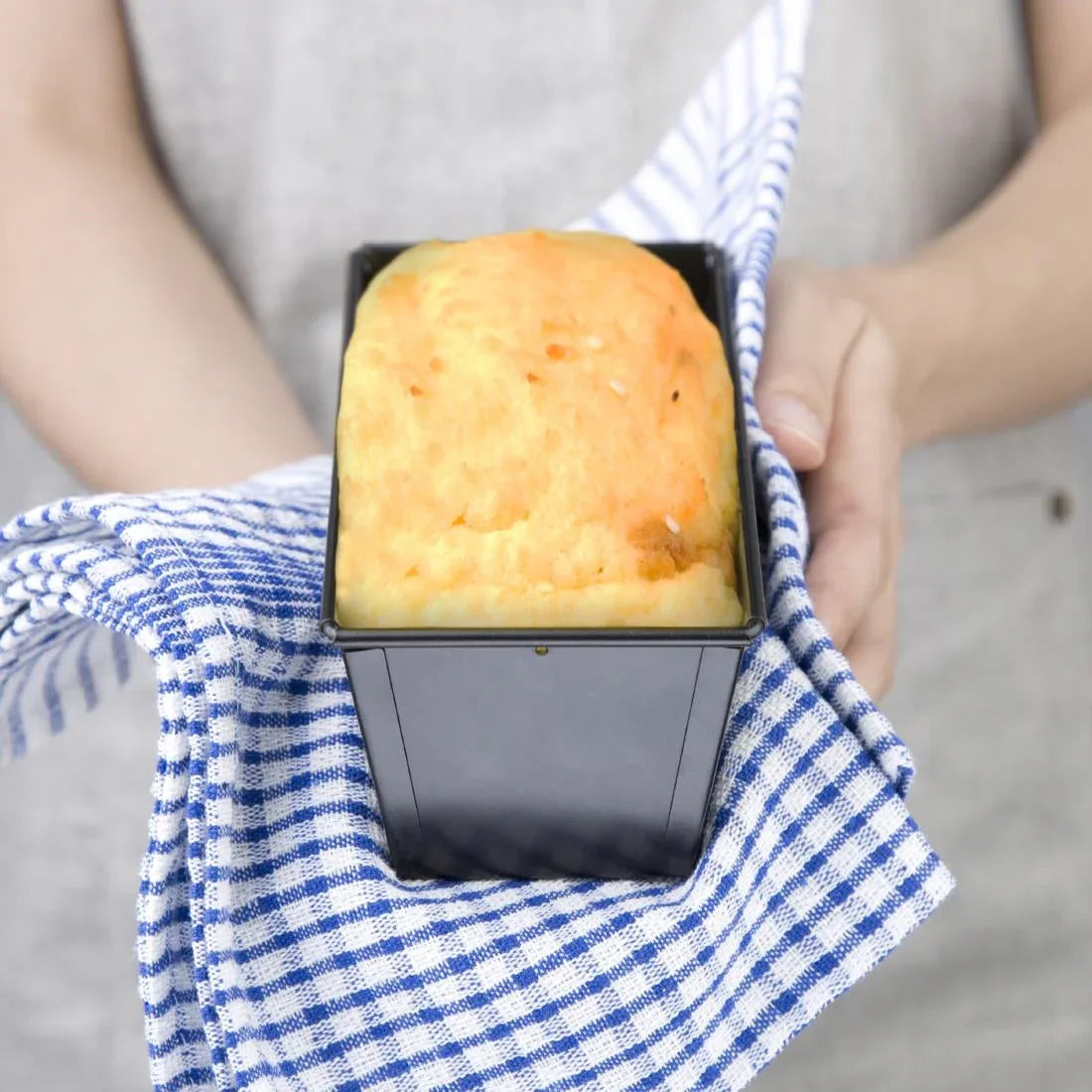 GD075 Vogue Non-Stick Loaf Tin 180mm - JD Catering Equipment Solutions Ltd
