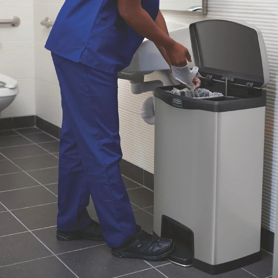 GE939 Rubbermaid Slim Jim Front Step on Pedal Bin Stainless Steel 90Ltr - JD Catering Equipment Solutions Ltd
