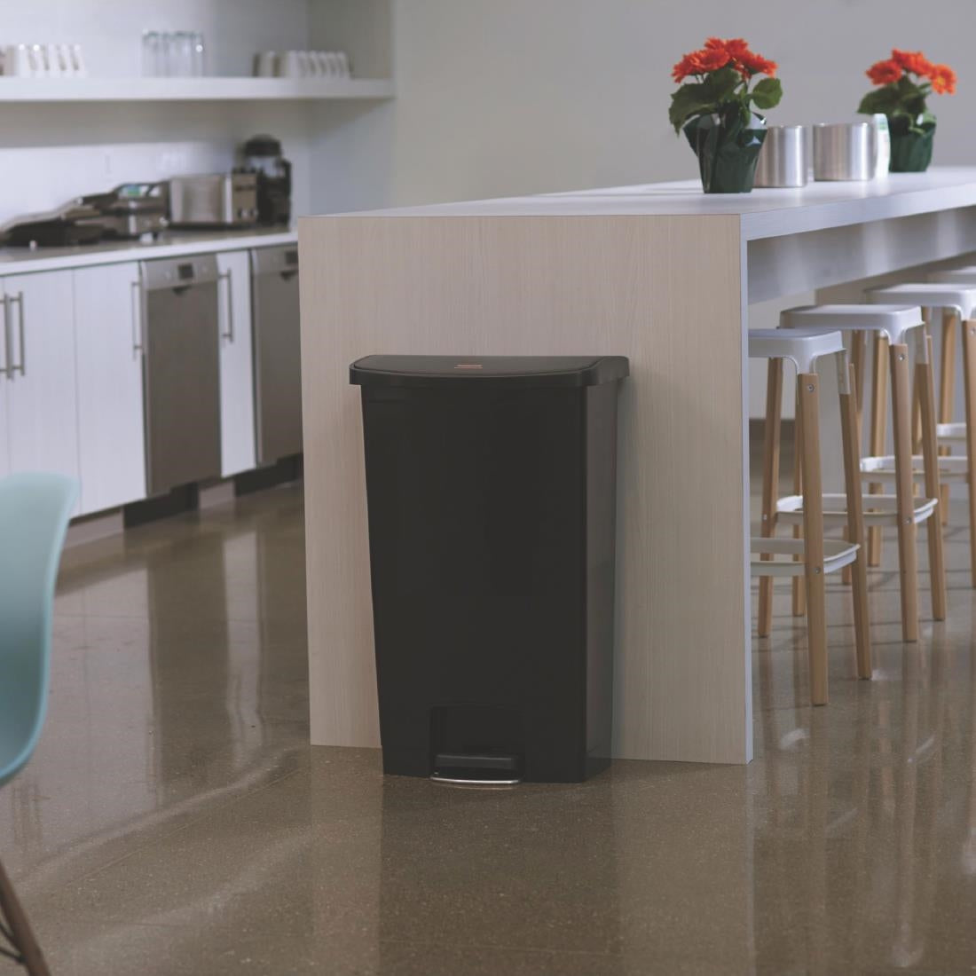 GL034 Rubbermaid Slim Jim Step on Front Pedal Black 68Ltr JD Catering Equipment Solutions Ltd