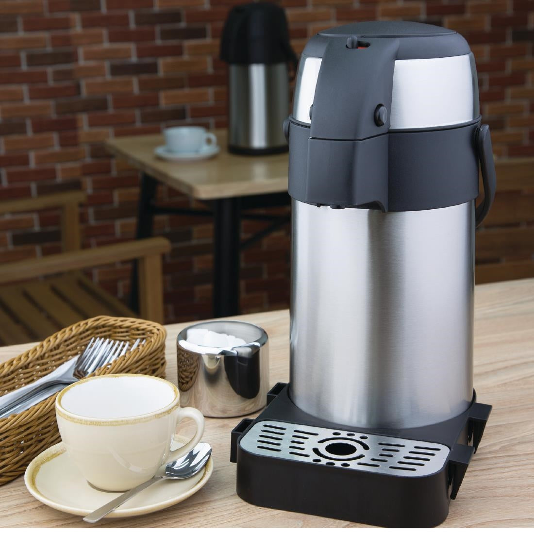 K635 Olympia Pump Action Airpot 2.5Ltr JD Catering Equipment Solutions Ltd