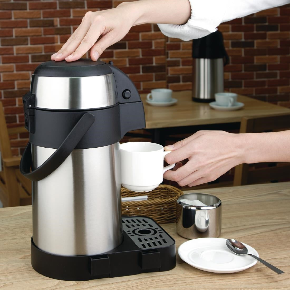 K635 Olympia Pump Action Airpot 2.5Ltr JD Catering Equipment Solutions Ltd