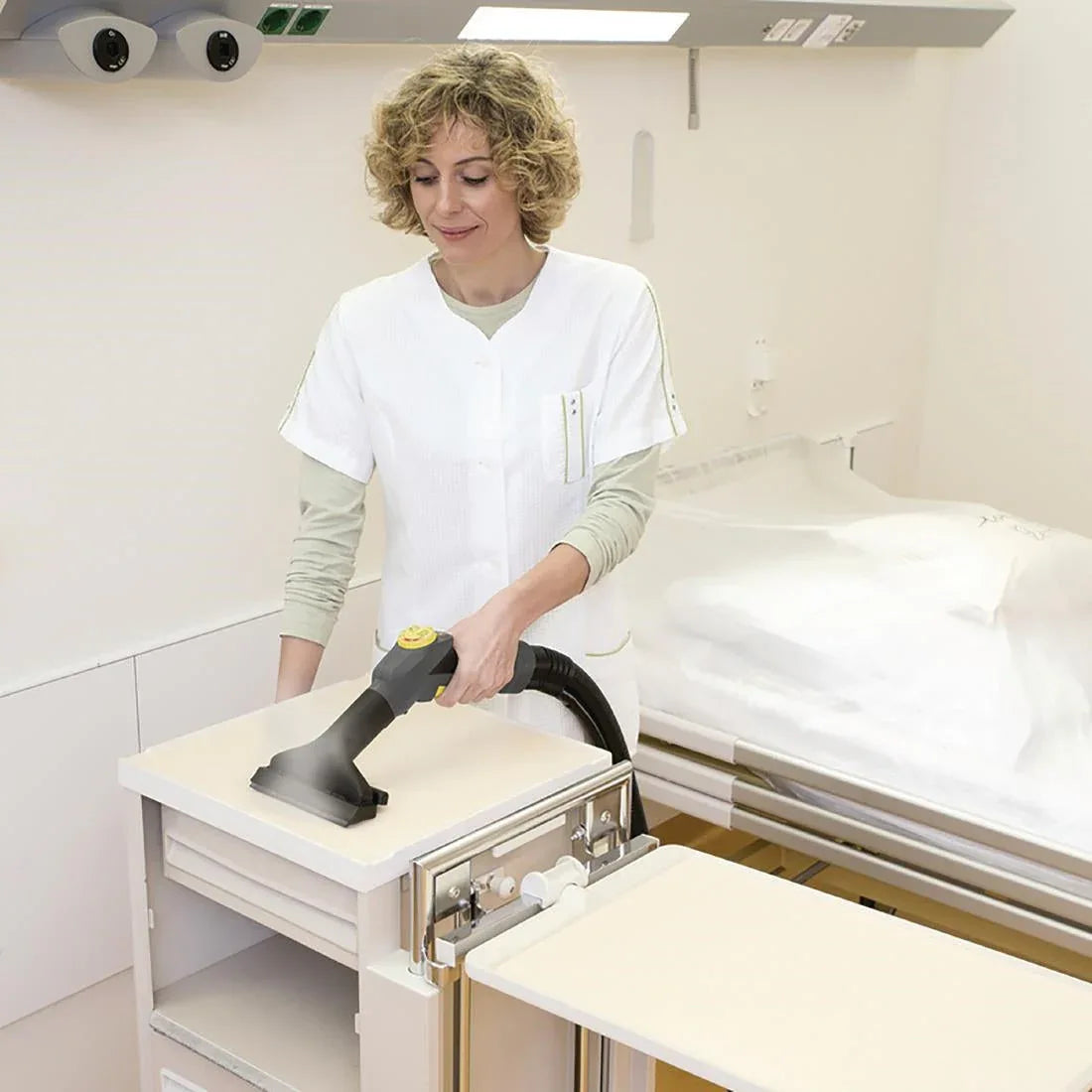 FJ997 Karcher SGV 8/5 Steam Vacuum Cleaner - JD Catering Equipment Solutions Ltd