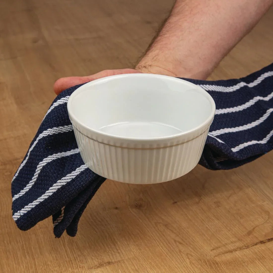 C042 Olympia Whiteware Round Pie Dishes 134mm (Pack of 6)