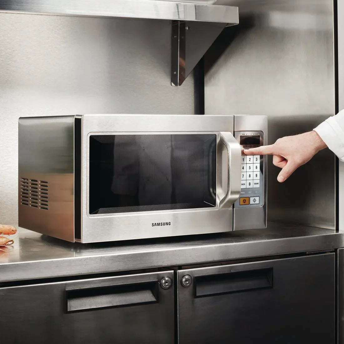 CB937 Samsung Light Duty Programmable Microwave 26ltr 1100W CM1089 - JD Catering Equipment Solutions Ltd