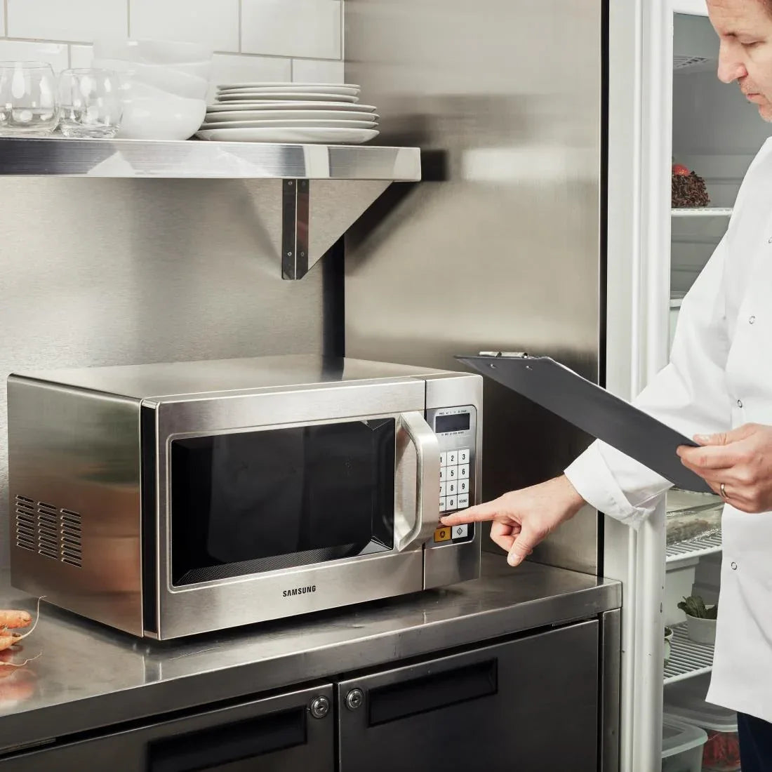 CB937 Samsung Light Duty Programmable Microwave 26ltr 1100W CM1089 - JD Catering Equipment Solutions Ltd