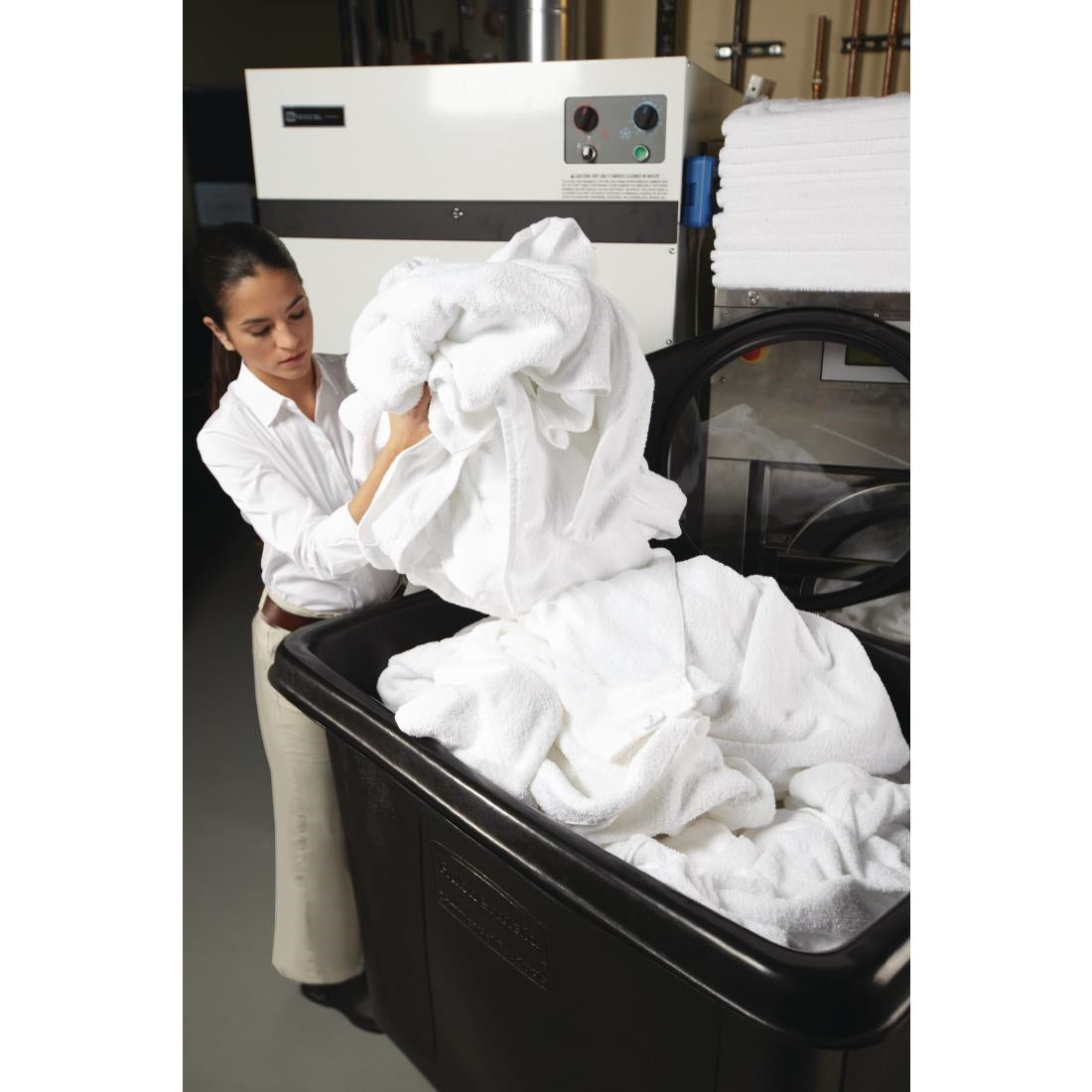 CC377 Rubbermaid Cube Truck 400Ltr