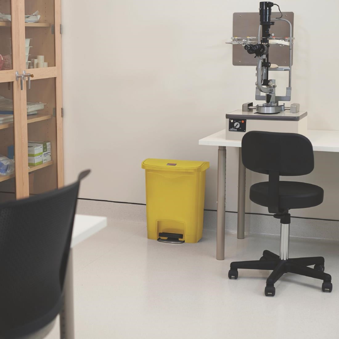 CW581 Rubbermaid Slim Jim Step on Bin Front Pedal