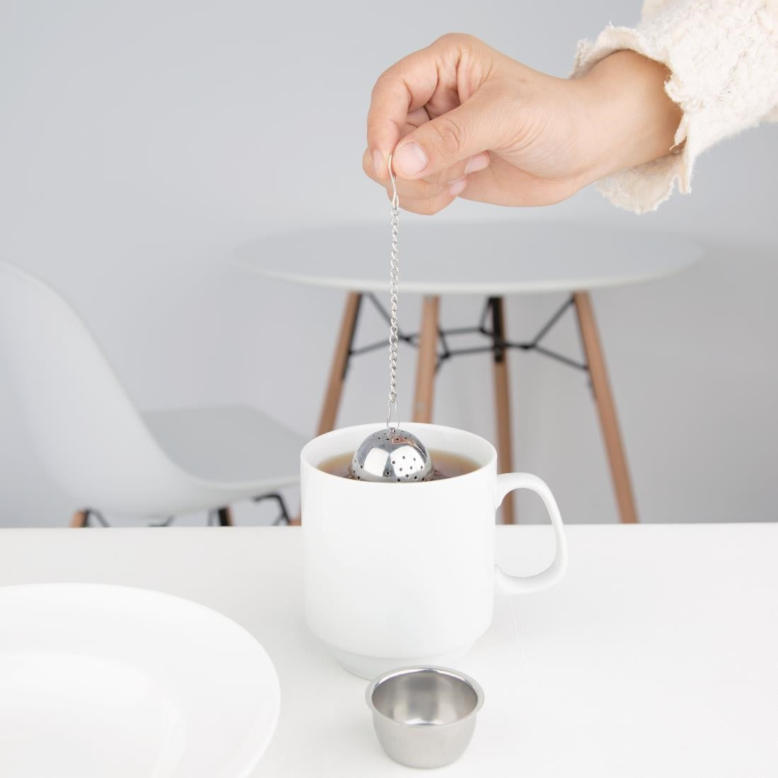 DF898 Olympia Oval Stainless Steel Tea Strainer 40(Ø) x 55(H)mm