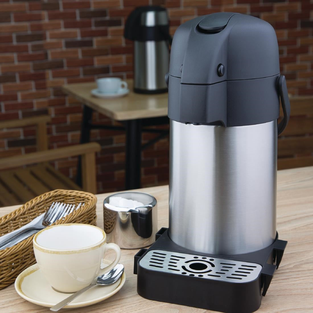 DL165 Olympia Lever Action Airpot 2.5Ltr