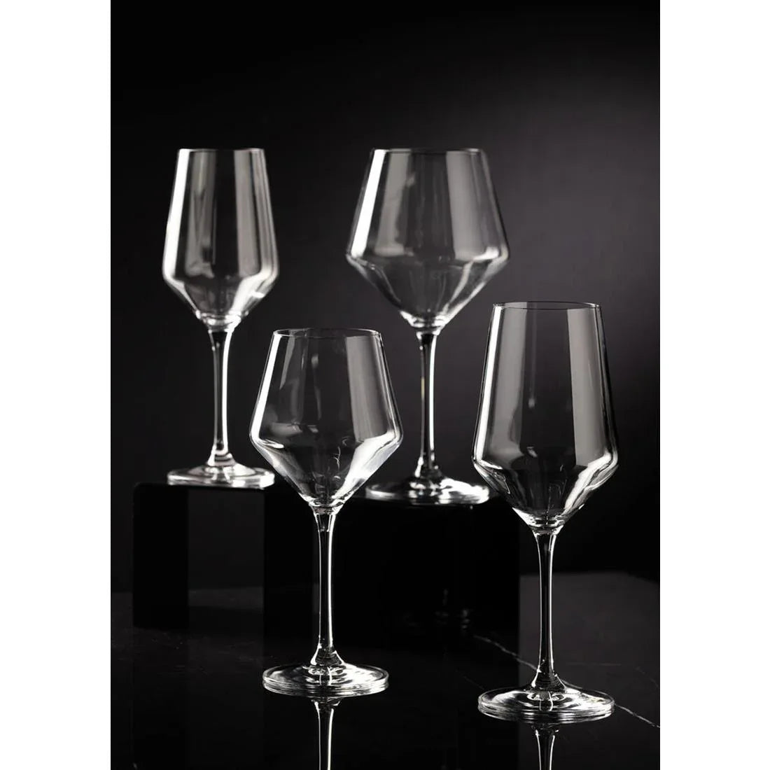 DX908 Utopia Murray Red Wine Glasses 560ml (Pack of 6) - JD Catering Equipment Solutions Ltd