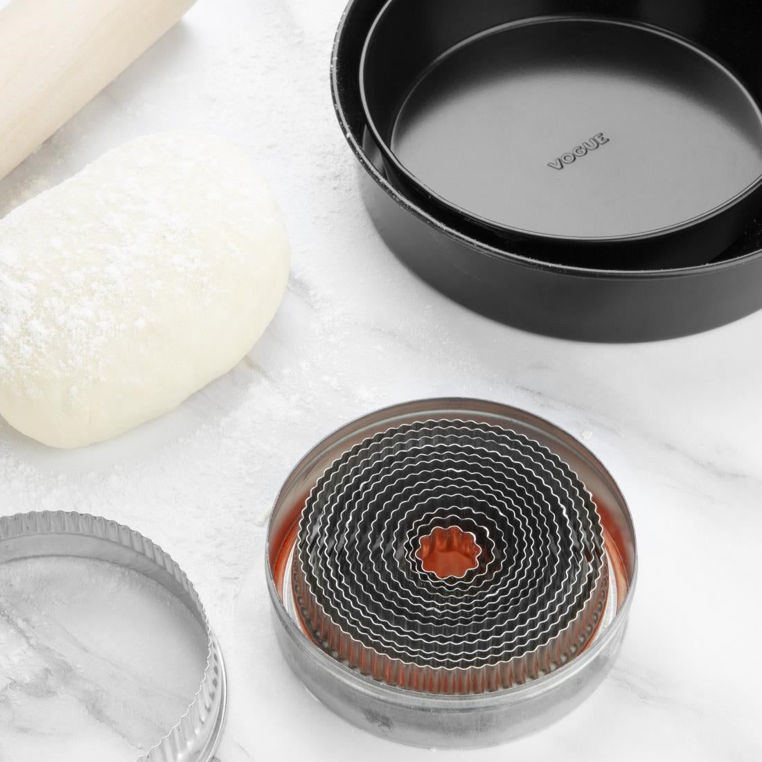 E019 Vogue Round Fluted Pastry Cutter Set (Pack of 11)