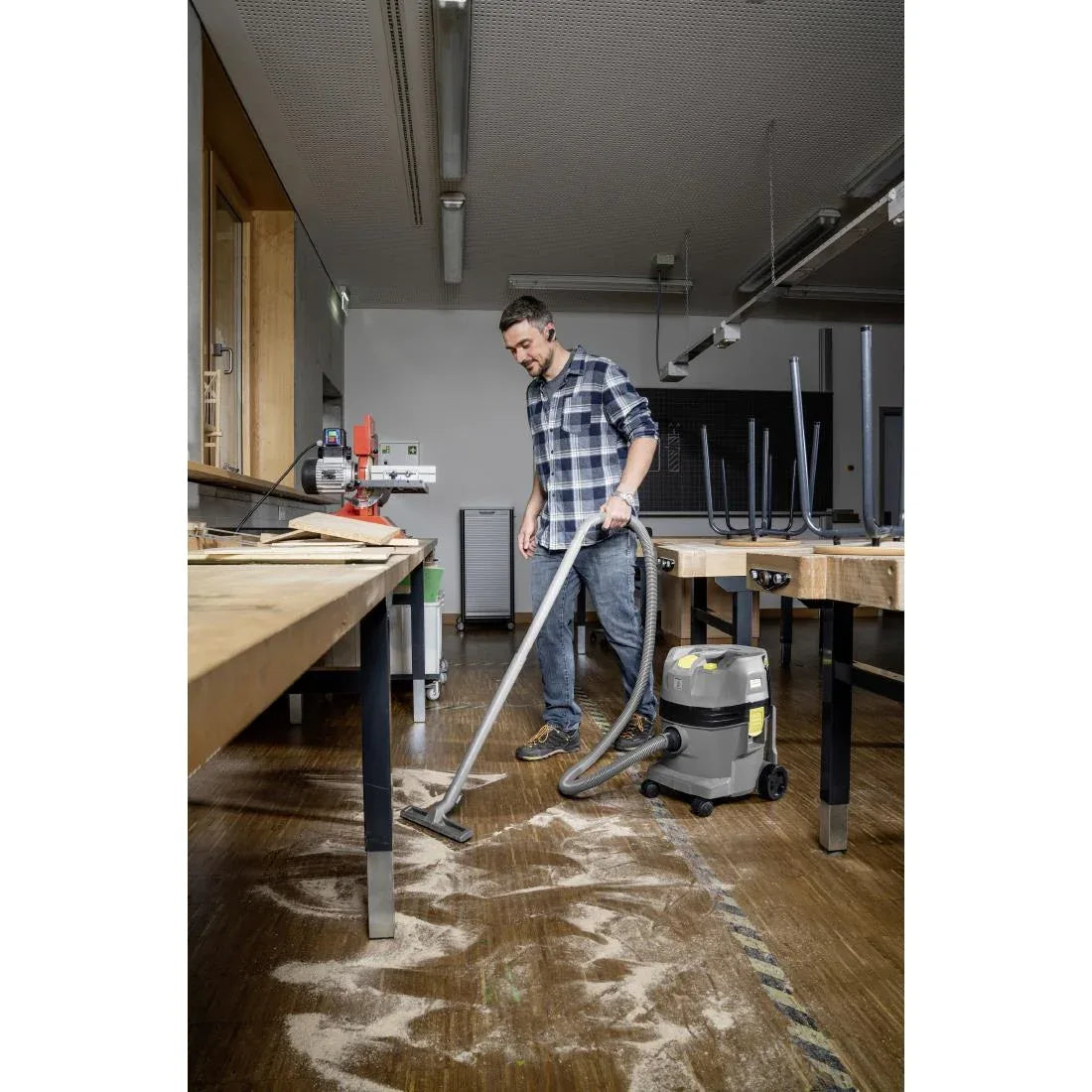 FU076 Karcher Battery Wet and Dry Vacuum NT 22/1 AP BP Without Battery and Charger - JD Catering Equipment Solutions Ltd