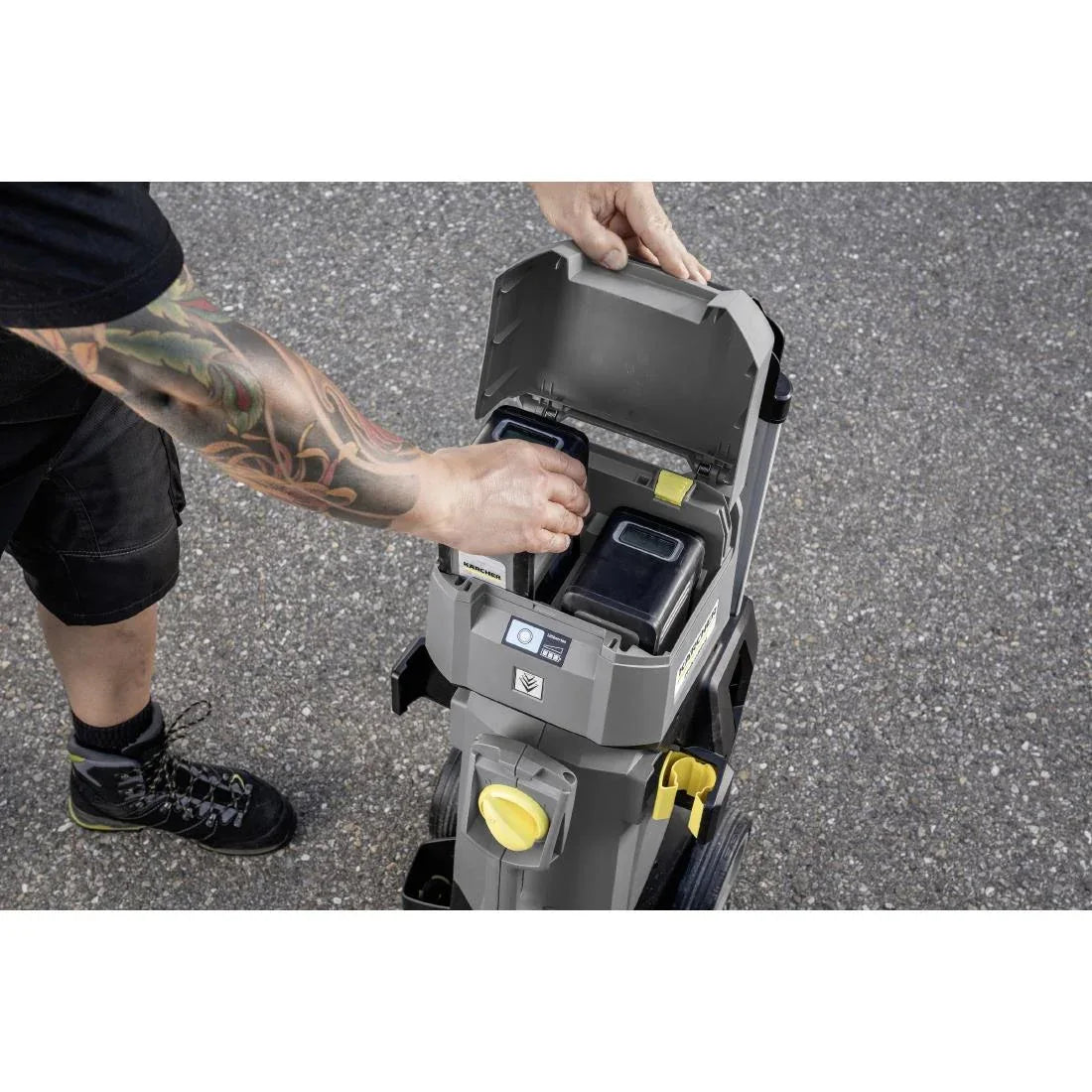 FU086 Karcher Battery High Pressure Cleaner HD 4/11 C BP Without Battery and Charger - JD Catering Equipment Solutions Ltd