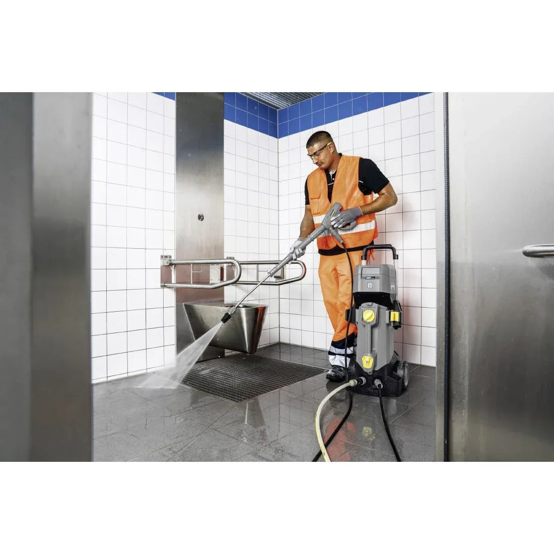 FU086 Karcher Battery High Pressure Cleaner HD 4/11 C BP Without Battery and Charger - JD Catering Equipment Solutions Ltd