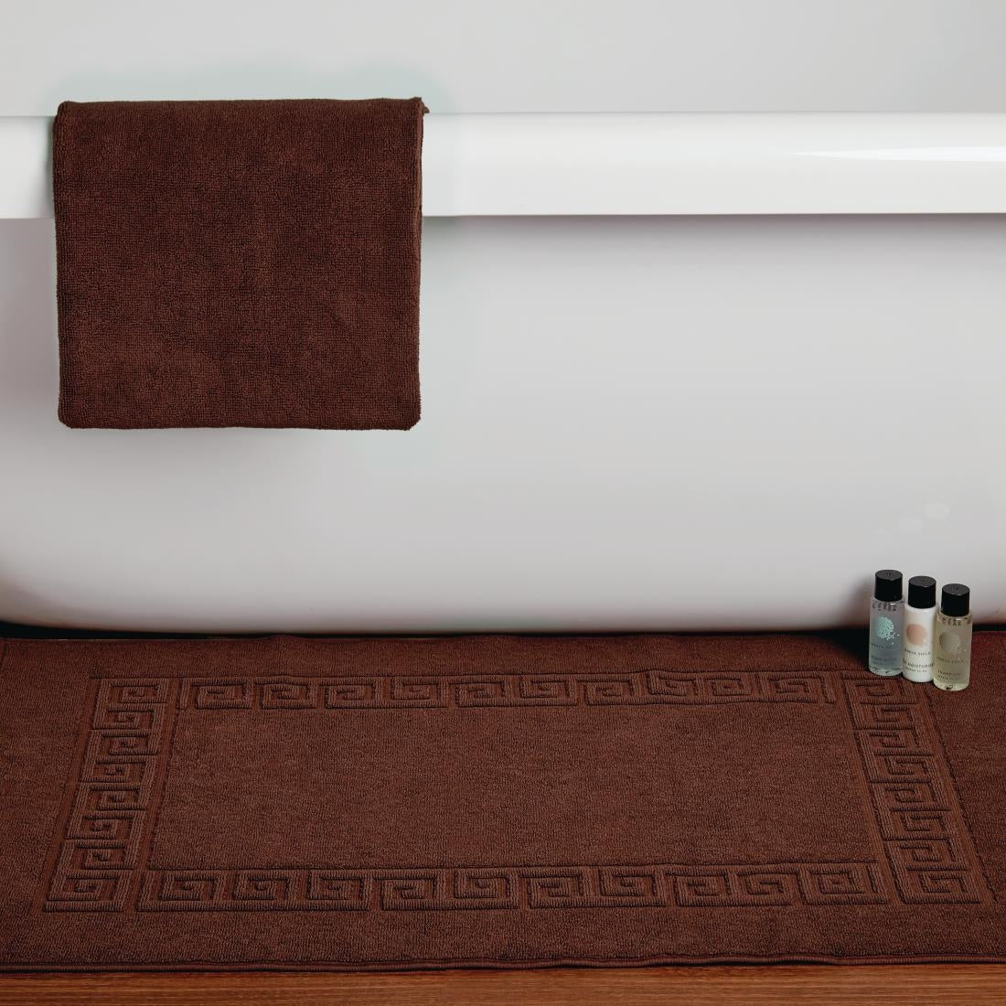 GW353 Mitre Essentials Nova Bath Mat Chocolate
