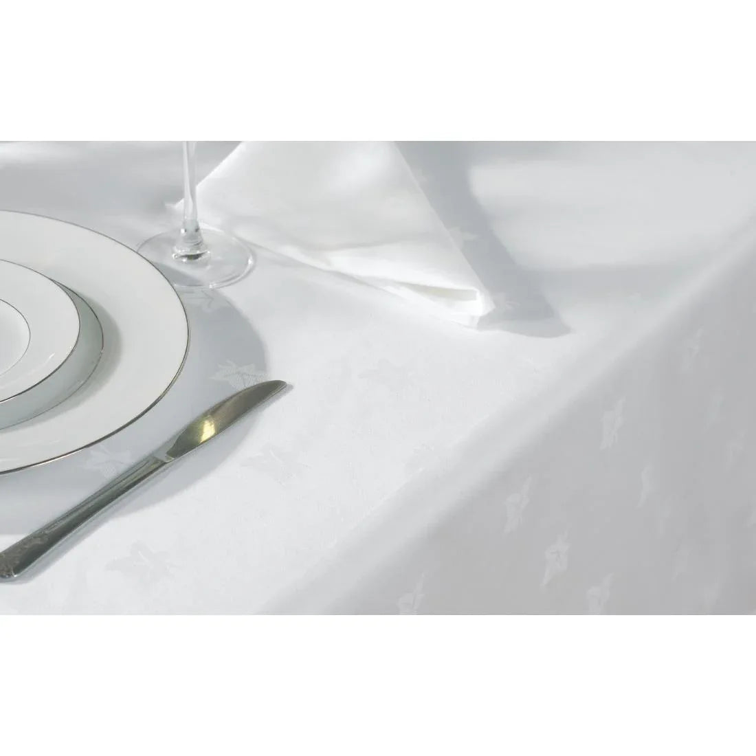 GW444 Mitre Luxury Luxor Tablecloth Ivy Leaf White 1350 x 1350mm - JD Catering Equipment Solutions Ltd