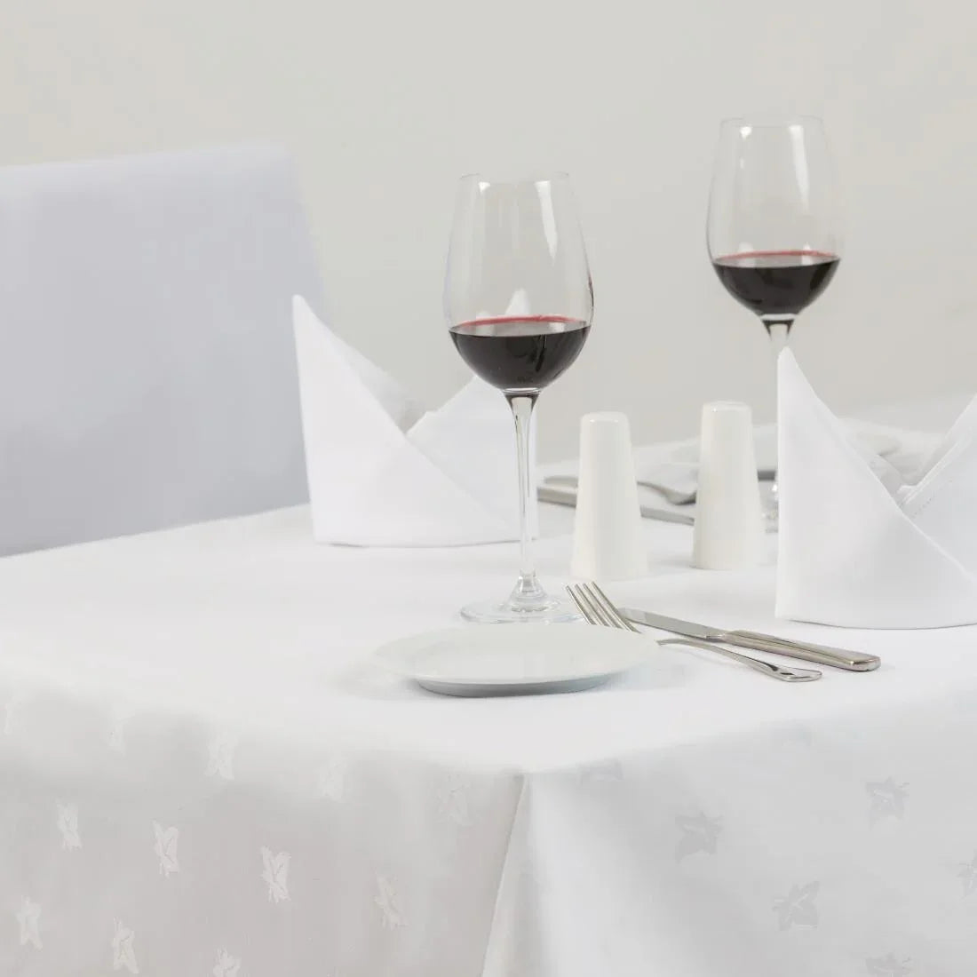 GW451 Mitre Luxury Luxor Tablecloth Ivy Leaf White 2300 x 2300mm - JD Catering Equipment Solutions Ltd