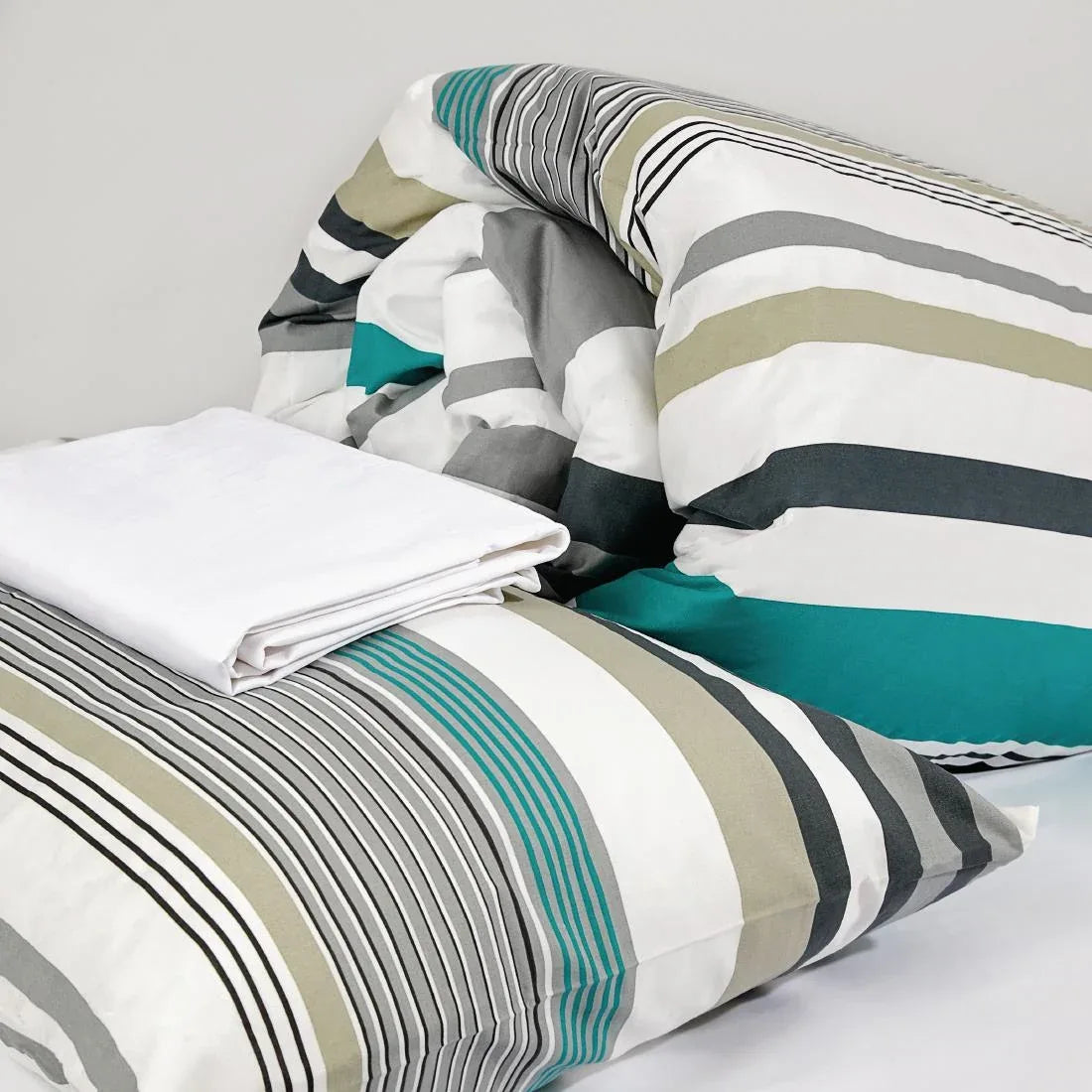 HD138 Mitre Essentials Madison Bedding Set Teal Single - JD Catering Equipment Solutions Ltd