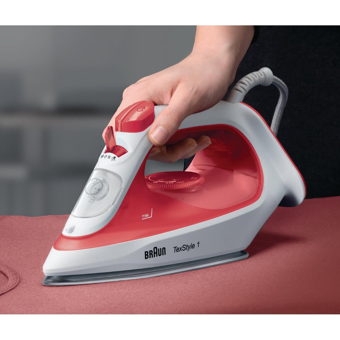 HW202 Braun TexStyle 1 Steam Iron SI1019RD