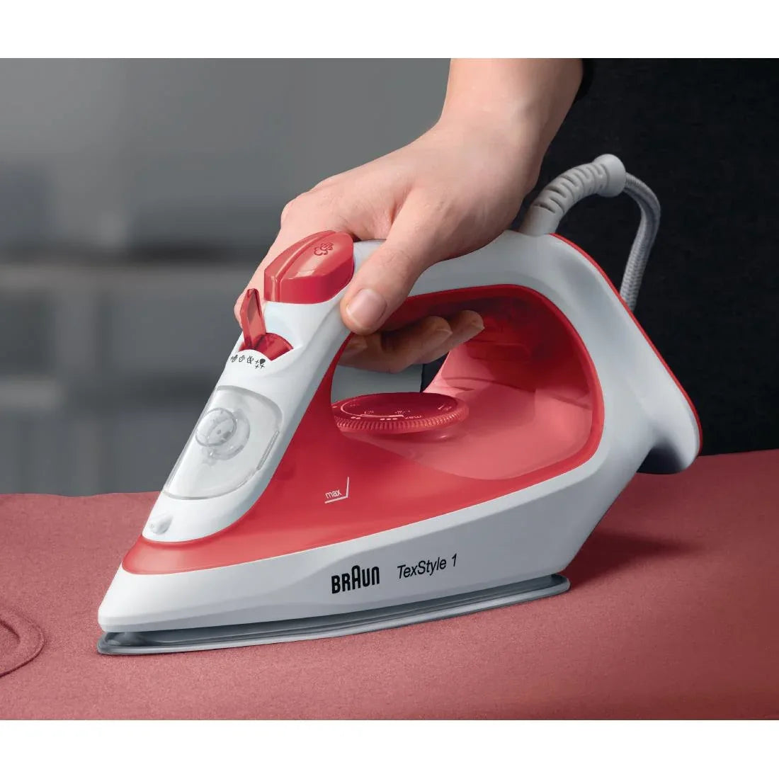 HW202 Braun TexStyle 1 Steam Iron SI1019RD