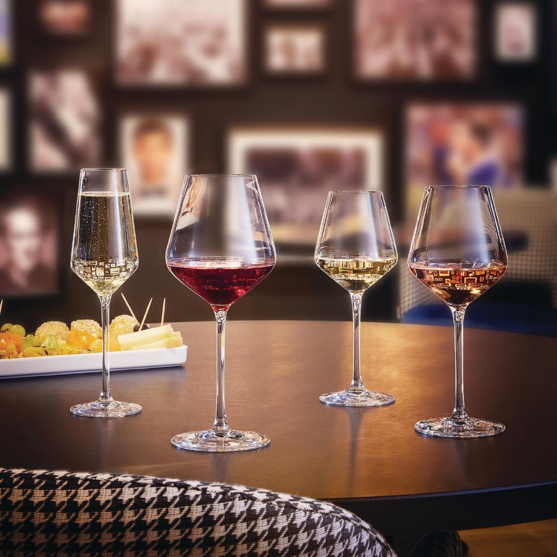 HW231 Arcoroc Distinction Wine Glasses 470ml (Pack of 24)