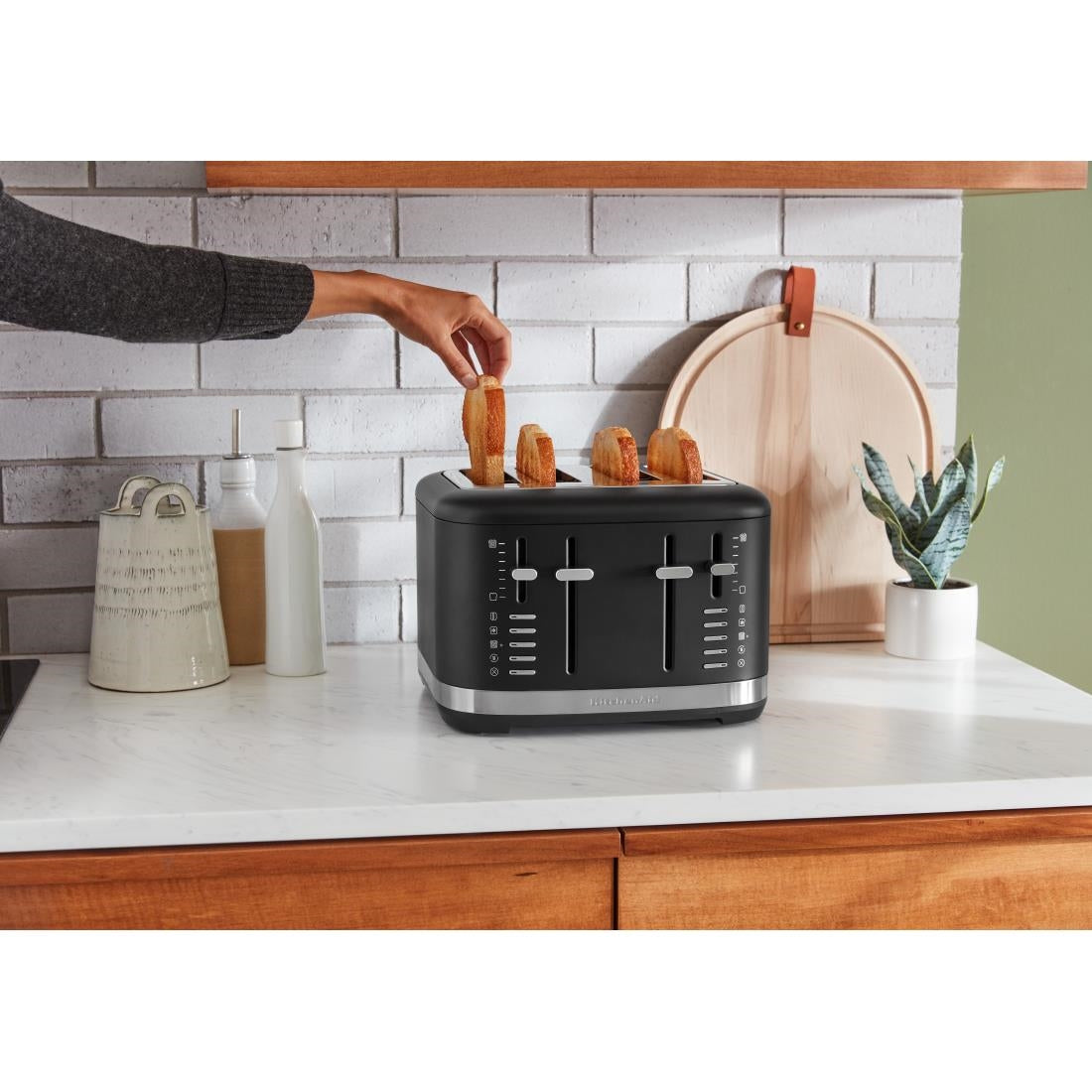 HW787 KitchenAid 4 Slot Manual Toaster Matte Black