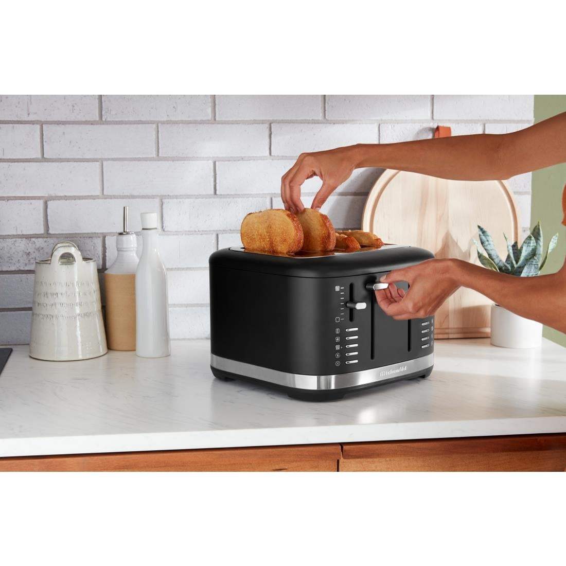 HW787 KitchenAid 4 Slot Manual Toaster Matte Black