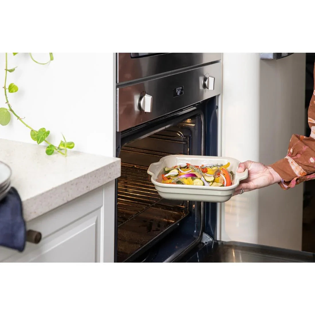 HY005 - Pyrex Square Roasting Dish 270x230cm