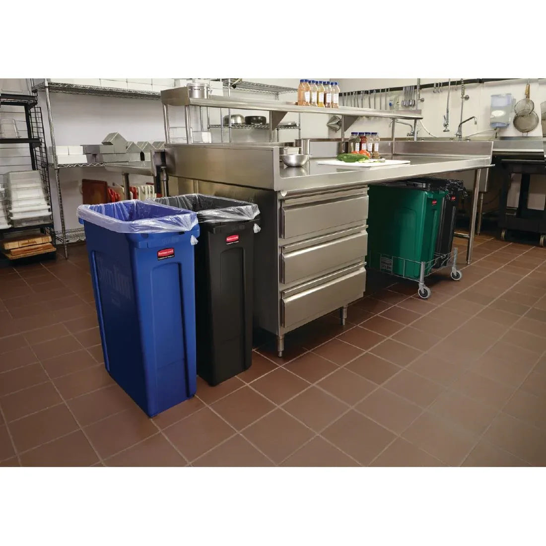 HY011 Rubbermaid Slim Jim with Venting Channels Green 60Ltr