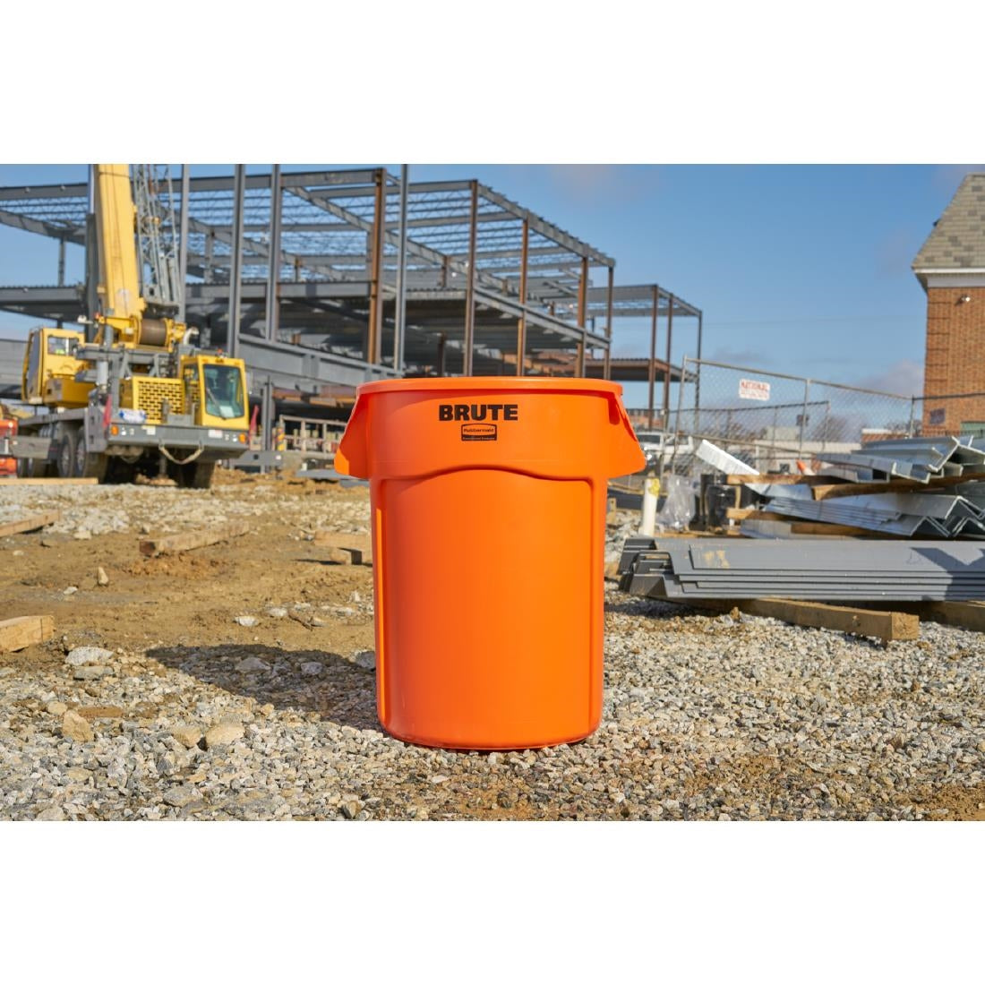HY014 Rubbermaid BRUTE Container Hi-Visibility Orange 167Ltr
