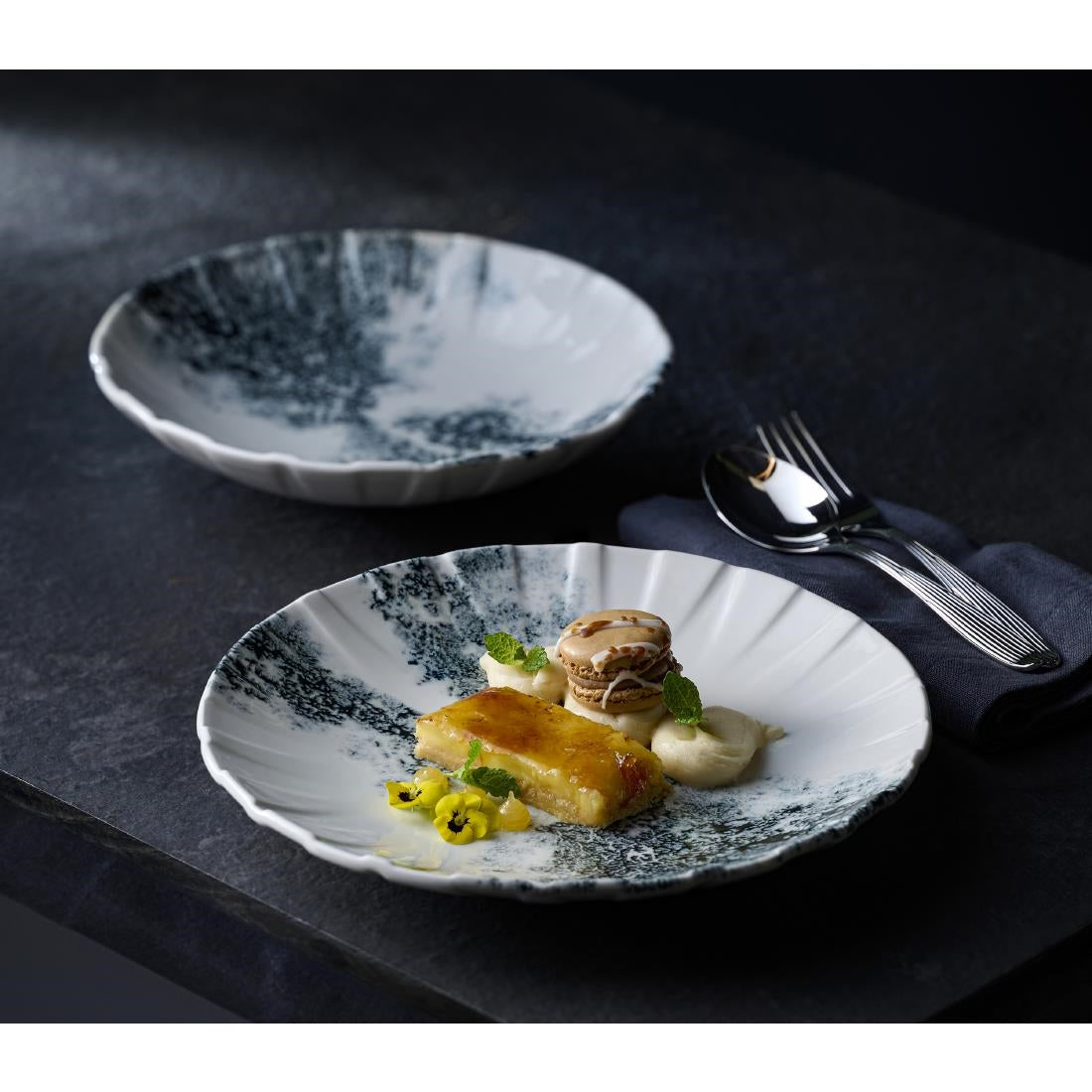 HY926 Churchill Smoke Black Coupe Plates 237mm (Pack of 6)