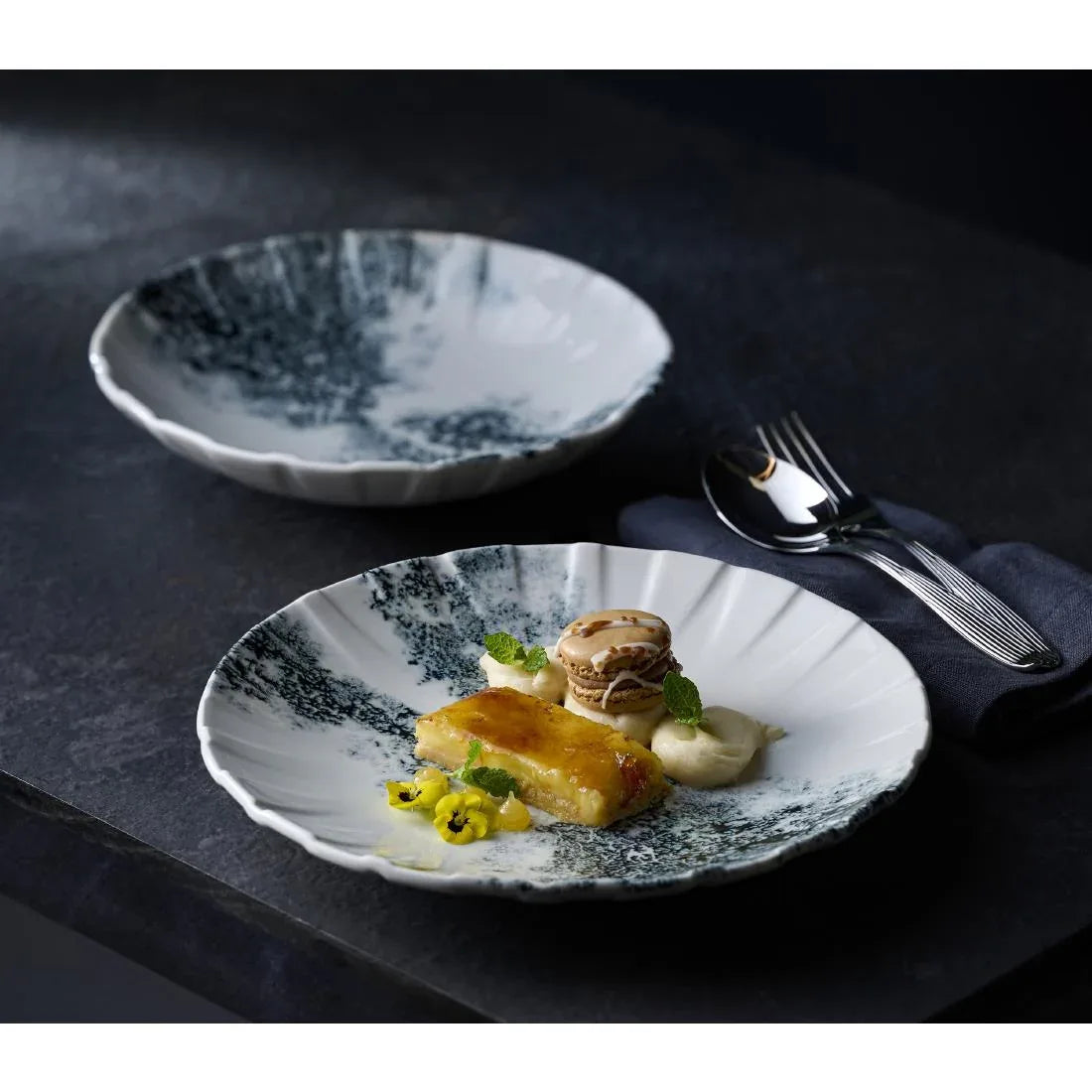 HY926 Churchill Smoke Black Coupe Plates 237mm (Pack of 6)
