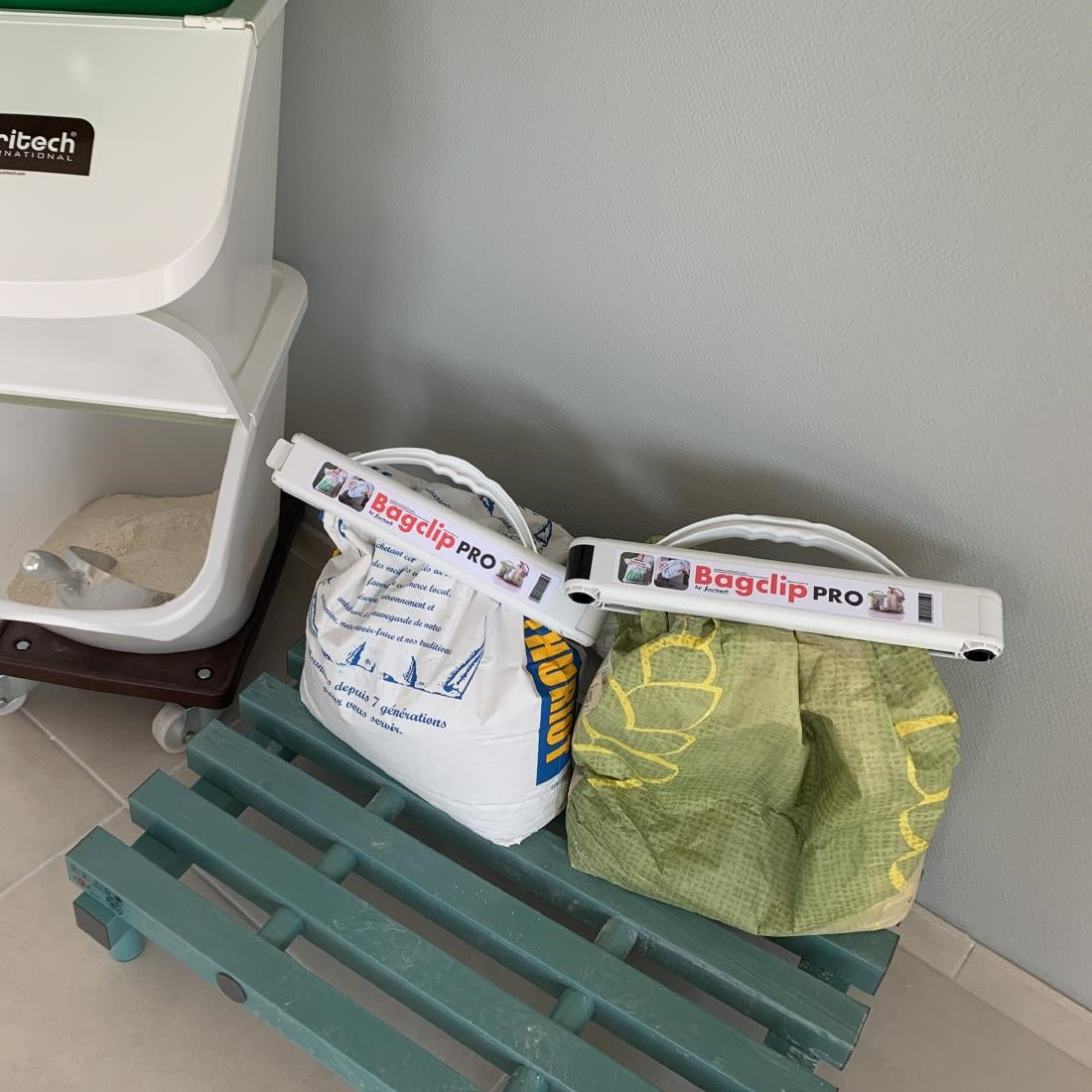 HZ562 - Scaritech Bag Pliers Bagclip Pro White