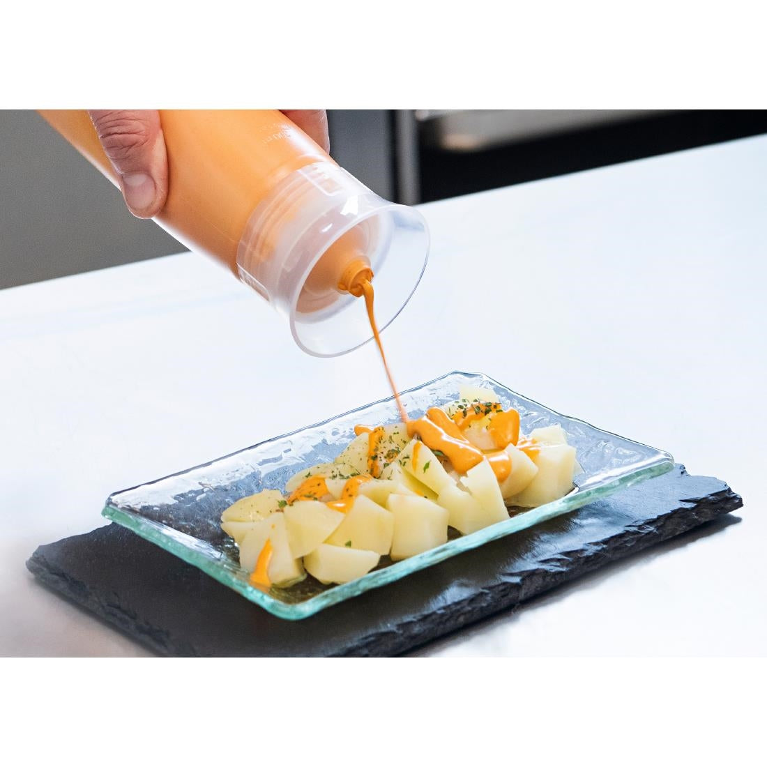 HZ587 - Araven FIFO Fast Sauce Bottle 15oz