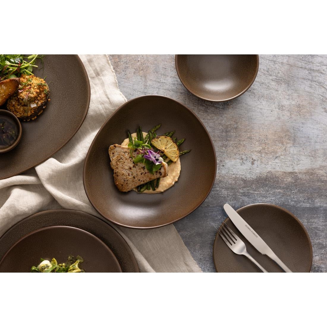 JA560 Olympia Ember Mahogany Triangle Bowl - 245x220mm 9 1/2" (Box 4)