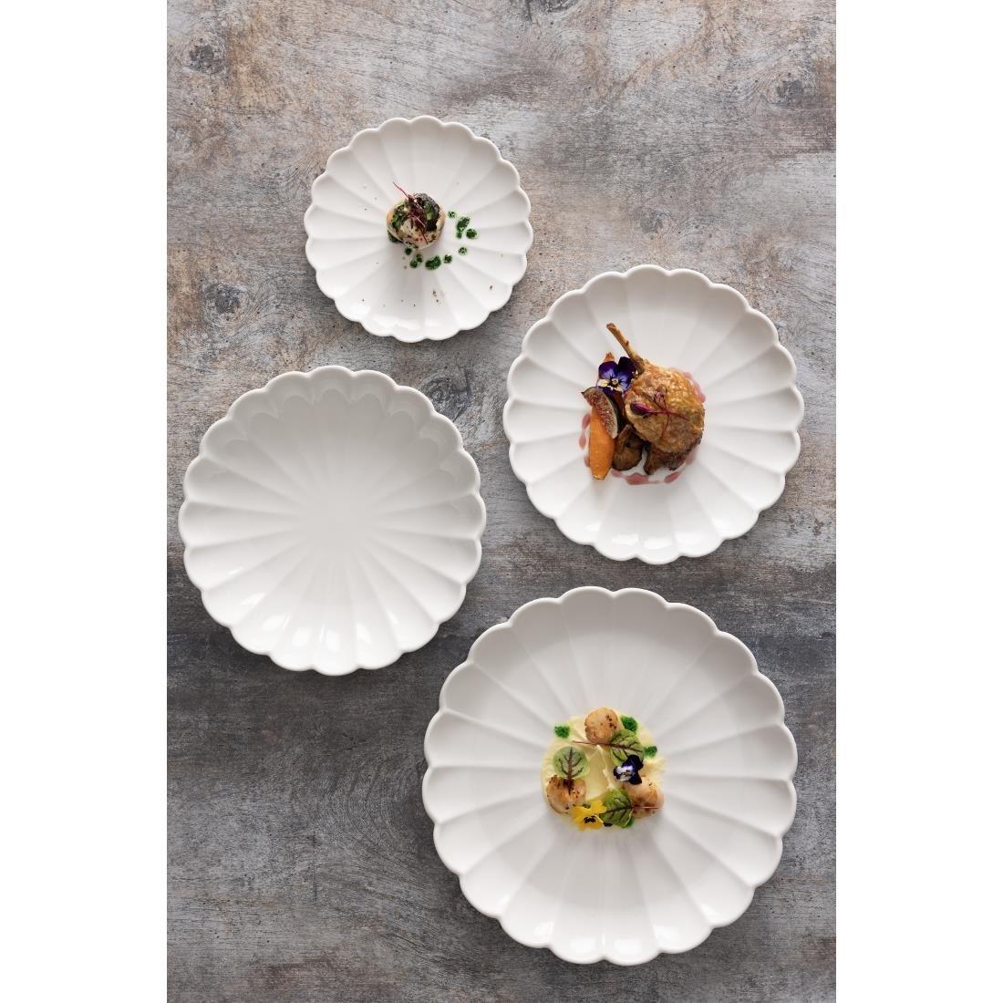JB394 Olympia Bloom White Scalloped Plate - 226x22mm 9" (Box 6)