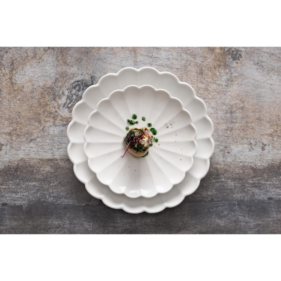 JB393 Olympia Bloom White Scalloped Plate - 175x20mm 7" (Box 6)