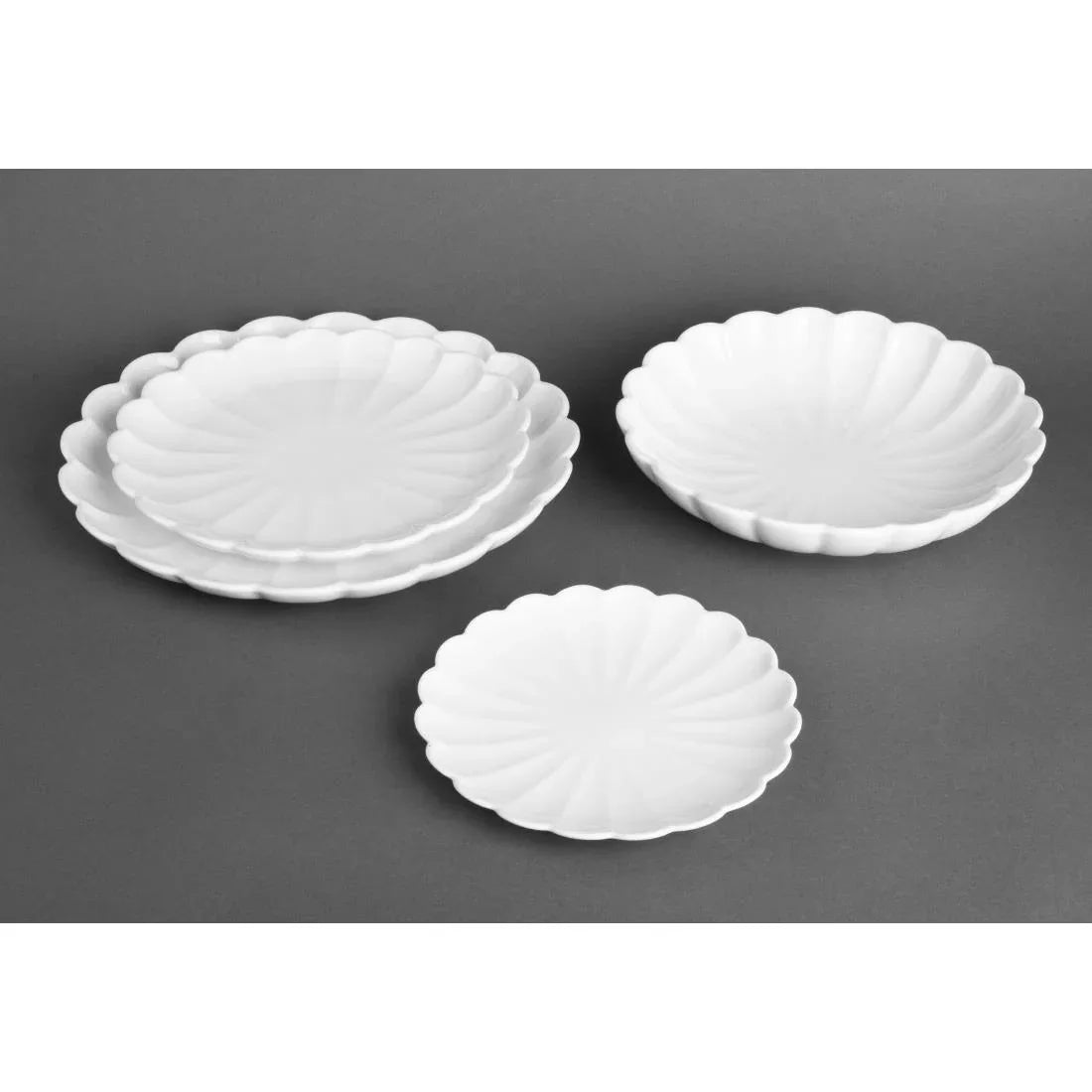 JB394 Olympia Bloom White Scalloped Plate - 226x22mm 9" (Box 6)