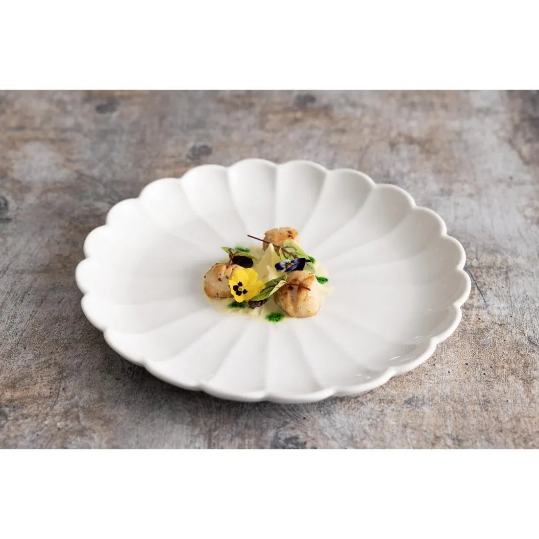JB395 Olympia Bloom White Scalloped Plate - 276x30mm 11" (Box 4)