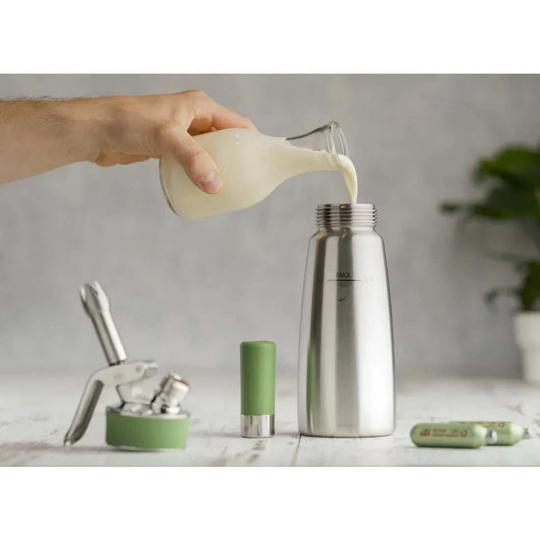 JC937 ISI Professional Green Whip ECO Series - 0.5Ltr