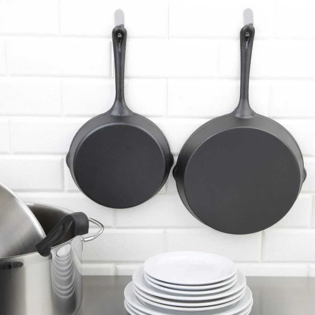 M654 Vogue Round Cast Iron Skillet Pan 203mm - JD Catering Equipment Solutions Ltd