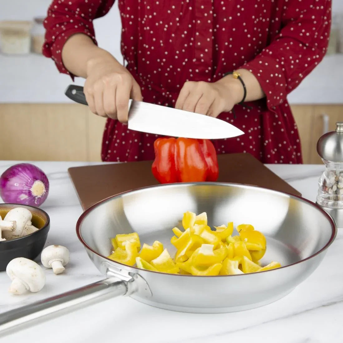 M926 Vogue Stainless Steel Induction Frying Pan 280mm - JD Catering Equipment Solutions Ltd