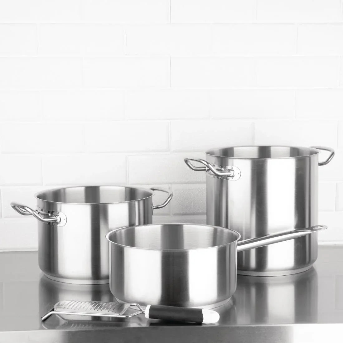 M945 Vogue Stainless Steel Saucepan 5Ltr - JD Catering Equipment Solutions Ltd
