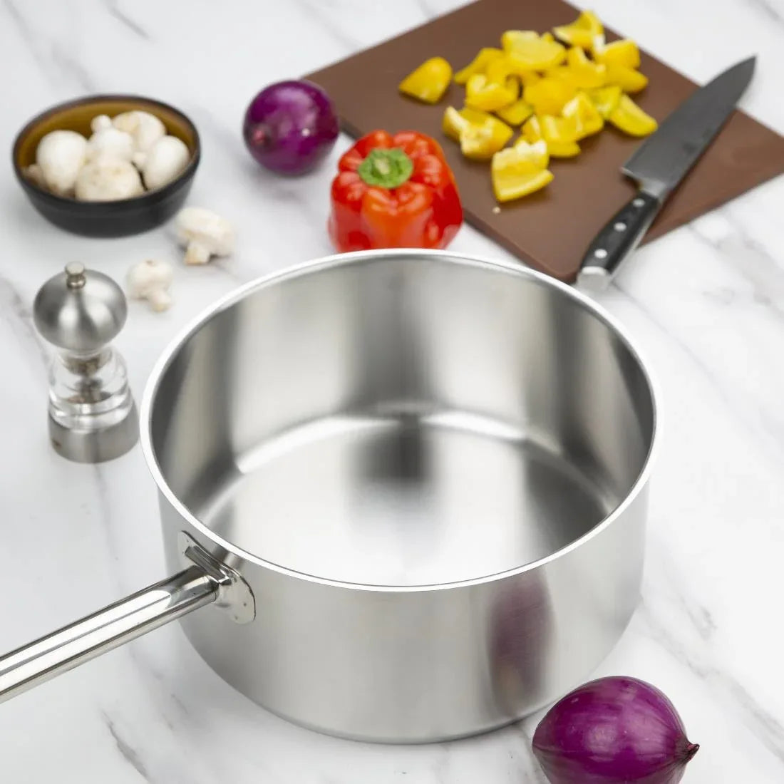 M946 Vogue Stainless Steel Saucepan 8Ltr - JD Catering Equipment Solutions Ltd