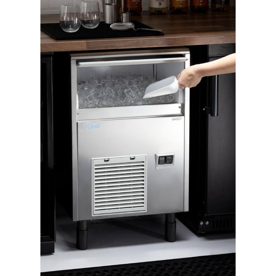 UA027 Polar U-Series Spray Ice Maker 33kg Output UA027